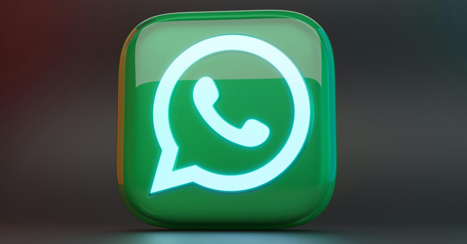 a green square button with a phone on it